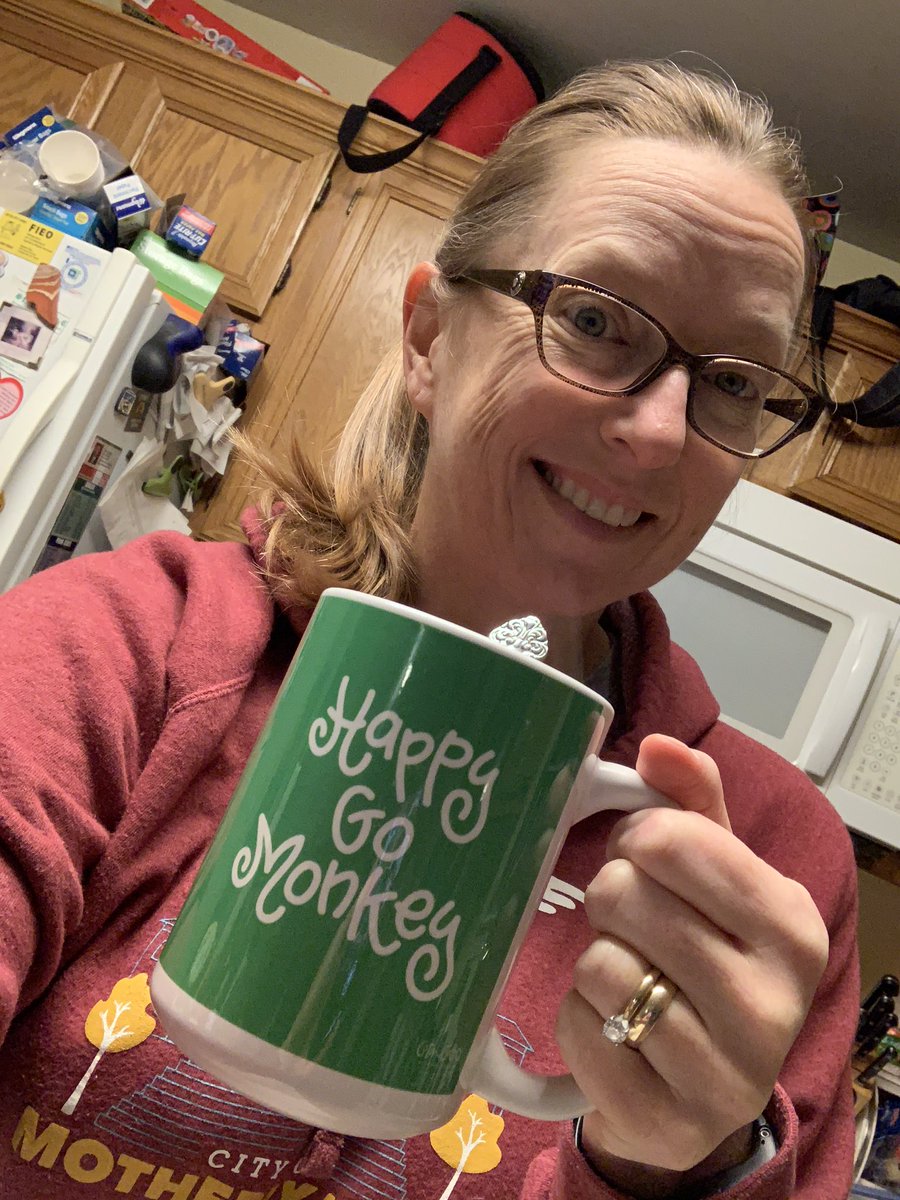 hmonkeyruns's tweet photo. @jesscutler @makomichael @hhFlyingMonkey do you think will I still want to use this mug after Sunday? 🤔 #flyingmonkeymarathon https://t.co/bHnEUUV3YB