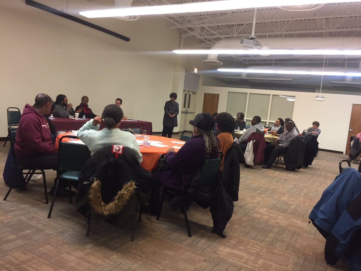 GADC_Chicago's tweet photo. Young people with type 2 diabetes was unheard of years ago. Now its rampant in our #southside communities. Youth #diabetes is real, due to the large amount of sugar in diets. Community Grand Rounds #CallToAction @UChicagoMed #healthyfoods #getchecked #letsmove #water #lesssoda https://t.co/S3Ghl9yPaI