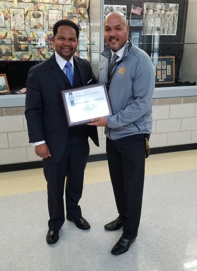 Many thanks to Aurora Mayor Richard Irvin for visiting Metea today and talking to our students. Go Go Mustangs #oneaurora <a href="/MV_Stampede/">The Stampede</a>