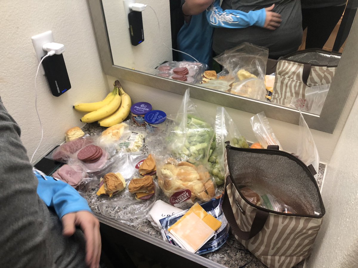 IDA_LOG's tweet photo. Awesome spread for the boys thanks to Momma Oehme and Rice! Ready for Tulsa Kickoff tomorrow! #IDAGold https://t.co/4npwwvNktE