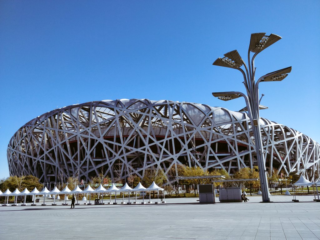 来帝都快一年，记错会议日子，才顺便逛逛鸟巢和水立方，曾经宏达的叙事不过如此而已。