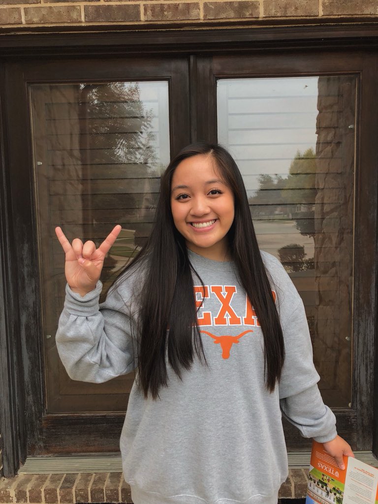 emilyle53's tweet photo. I’m so excited to officially be a longhorn #UT23 🤘🏼🧡 https://t.co/gdiGfwnJao