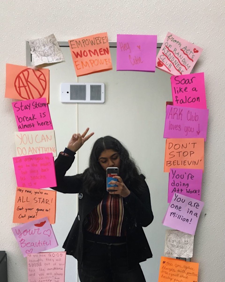 SiddiquiManal's tweet photo. Oh hi, read the notes💖 #arkclub https://t.co/9p9hXuBY5l