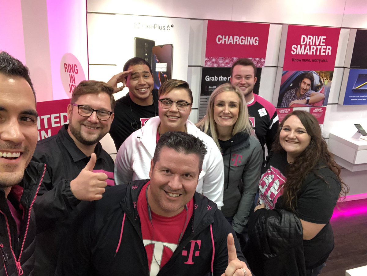 TmoRachel's tweet photo. Love meeting our retail partners in Eugene, Oregon! Bridging that Gap to make Team of Experts even better!
@CallieField @RoboRedBarron @MagentaMaddock @jgebing @tomjyang https://t.co/e4ez3qzzsc