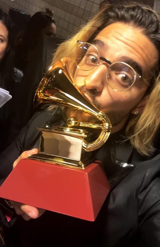 malumafernet's tweet photo. Por fin se le dio a el a cumplir uno de sus mayores sueños un LATIN GRAMMY, a pesar de tanta critica vos estas ahi dando todo sin importar q digan, gracias por enseñar a muchxs que los sueños no se hacen realidad solos se HACEN REALIDAD CON TRABAJO Y ESFUERZO ♥ @maluma https://t.co/WmEB16HKqw