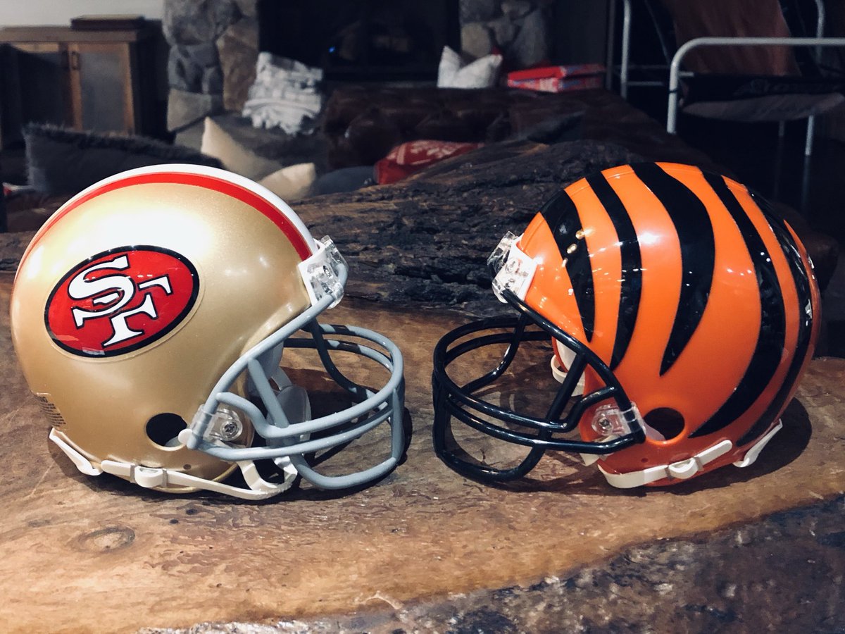 byrnes22's tweet photo. If this doesn’t bring u back to the Pontiac Silverdome January 24th, 1982 I can’t help you... @Super70sSports https://t.co/NiMExC3HzI