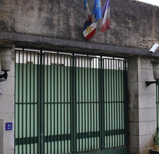 apostrophe45's tweet photo. La ville d'Orléans a acheté à l'État "sa" vieille prison pour 1, 2 M€. Le chantier du futur centre aqualudique va pouvoir démarrer. @OrleansMetropol 
https://t.co/RNupwMUBA2 https://t.co/zWq4yP1zRS