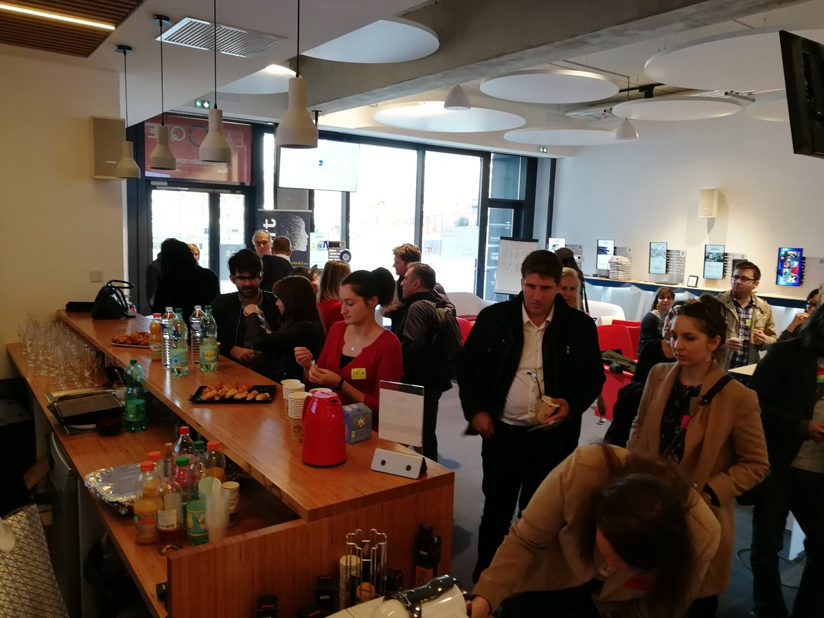 WhyDigitalEvent's tweet photo. Le #designthinkingtour va commencer @LaCoqueNumeriq avec @Atrioom_agency @annabelroux @FranceKaliris et cie
Pour représenter #why19 @valvert et @CelineItCom https://t.co/xqDLH1NgeP