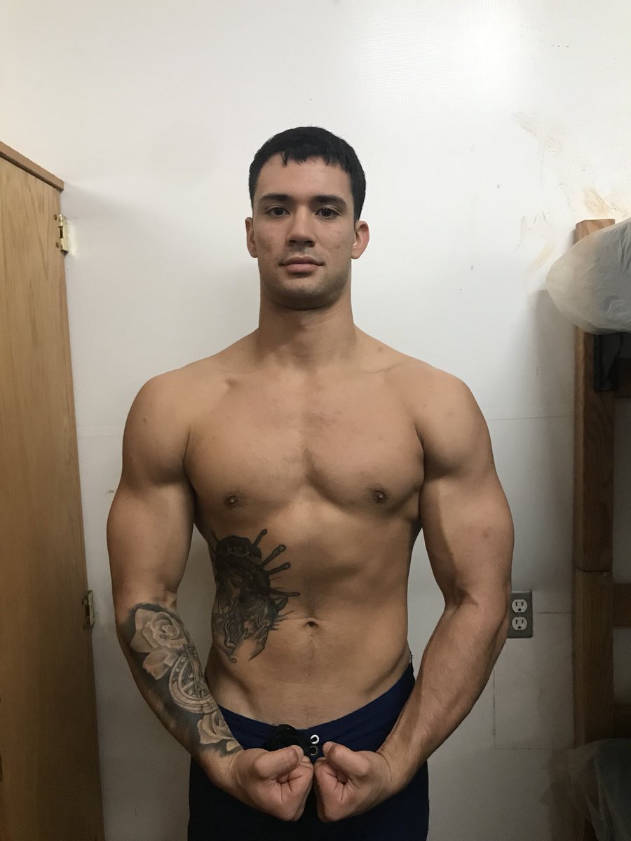 IrieBright199's tweet photo. After gym sesh, getting more cut, loving the progress, won’t stop, can’t stop. #fitnessaddict #gymrat #NoPainNoGain #roadtoshreadsville https://t.co/1ir9hWz4ic