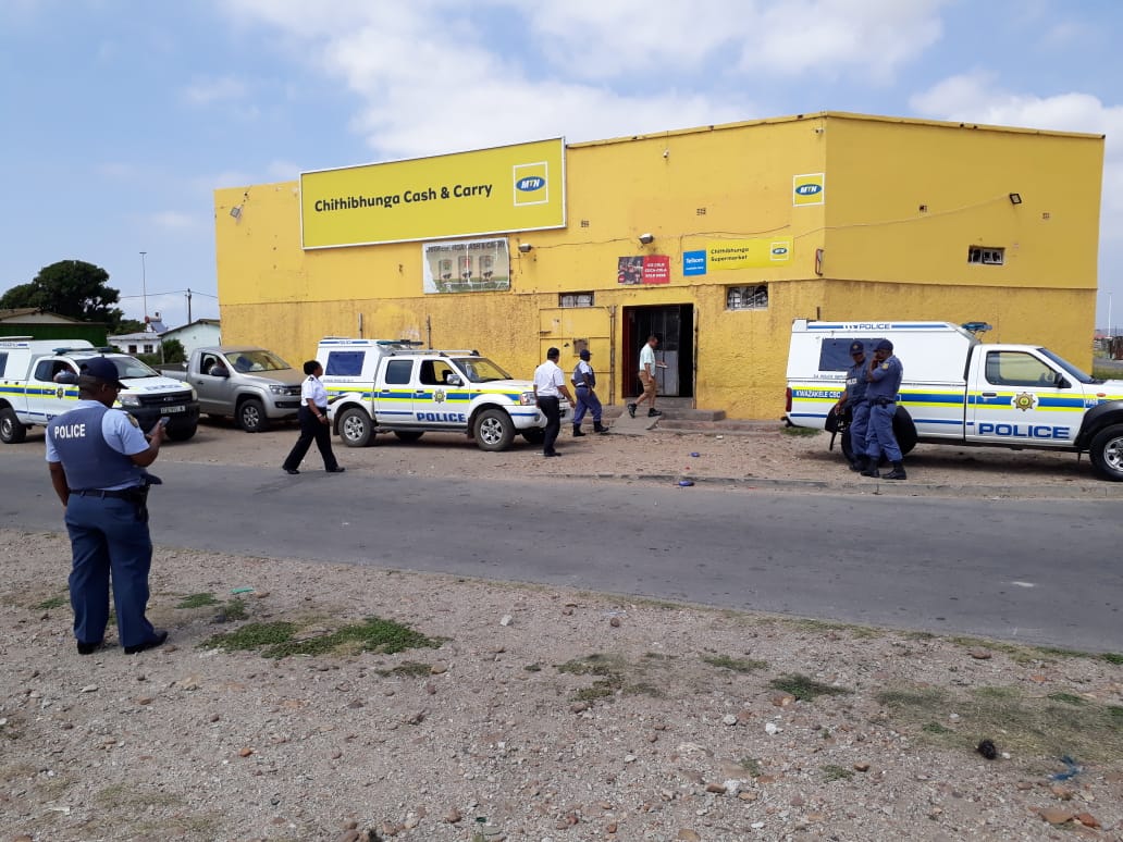 SAPoliceService's tweet photo. #sapsEC A multi-faceted crime prevention op under the banner of #OperationFielaII were conducted yesterday in #Motherwell Cluster at Kwazakele, Zwide & Kwadwesi focusing on compliance inspections at liquor outlets, spaza shops & 2nd hand goods dealers. ME
https://t.co/Z1xlHOYnZY https://t.co/Sua5QT3Pd7