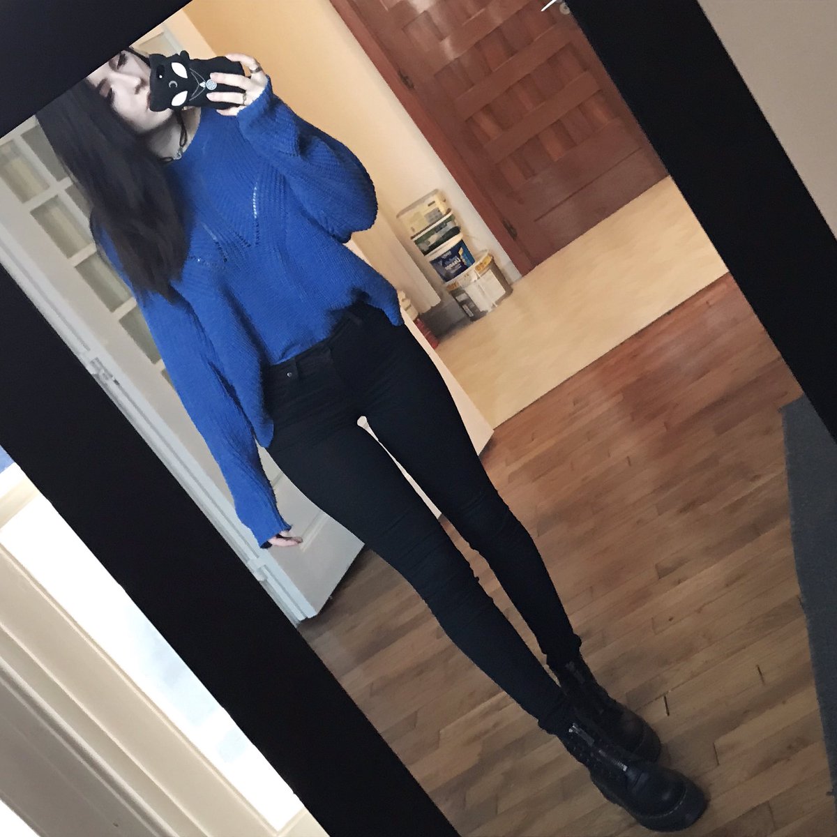 mangchanis's tweet photo. Le gros pull d’hiver >>>

#ootd https://t.co/95enT9Ns4b