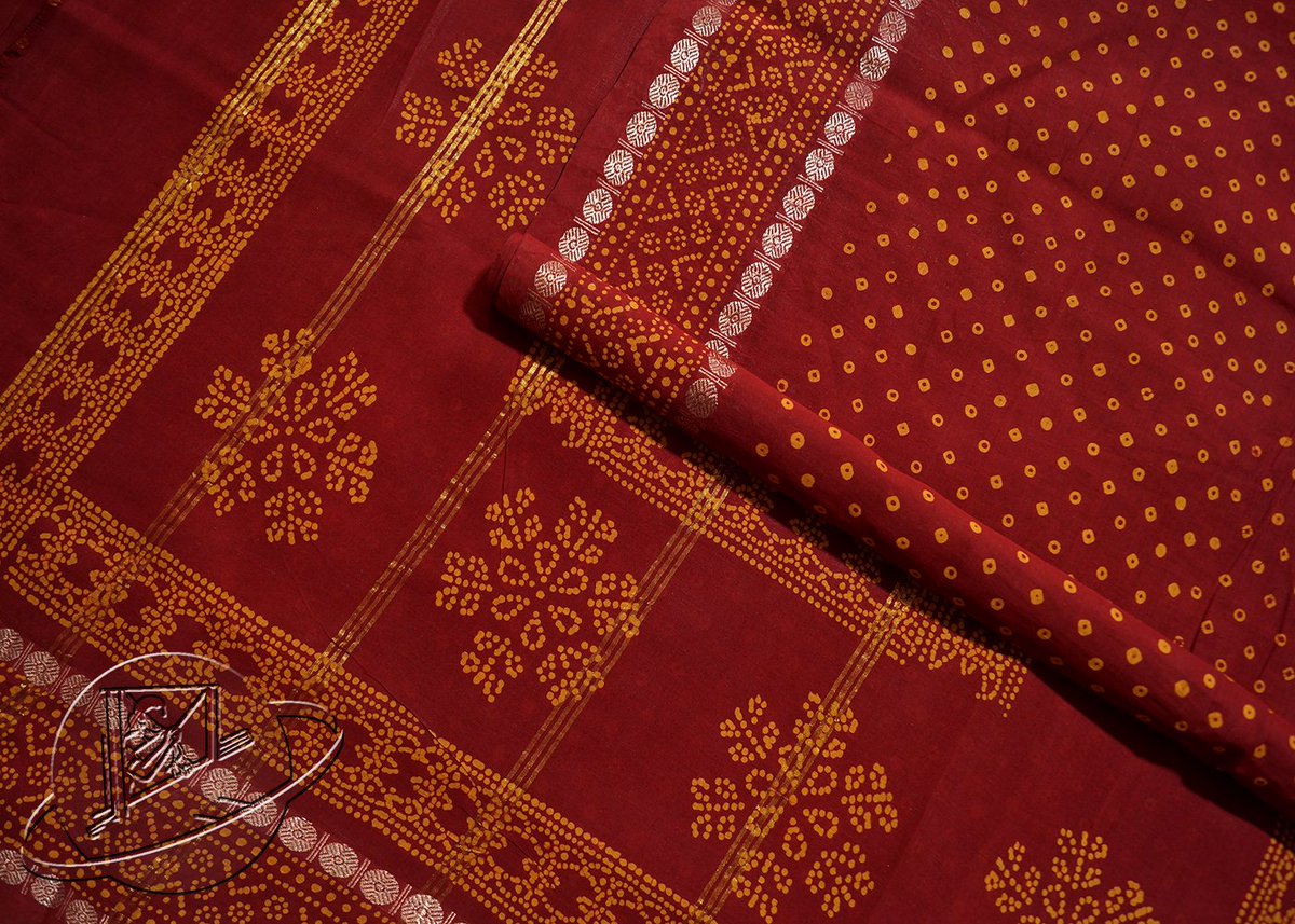loomworldgov's tweet photo. The traditional designs of Sungudi, takes a week to make these sarees! Did you know that these sarees came to Madurai about 600 years back, during the time of Thirumalai Naicker and tie and dye is done by Saurashtrian weavers?
website: https://t.co/E2xgsJ5d83 https://t.co/4r95hUz6Lh