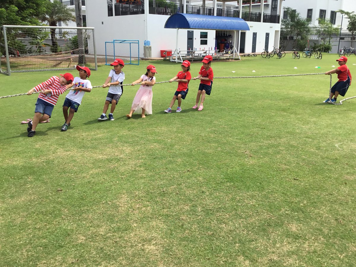 leticarino's tweet photo. G1 Tug of War in their fav book characters #bookweek #physed #isppwriteon2018 #ISPPCambodia #athletics @KellysPYPClass @MissAmyISPP https://t.co/TcuWqdj8uw