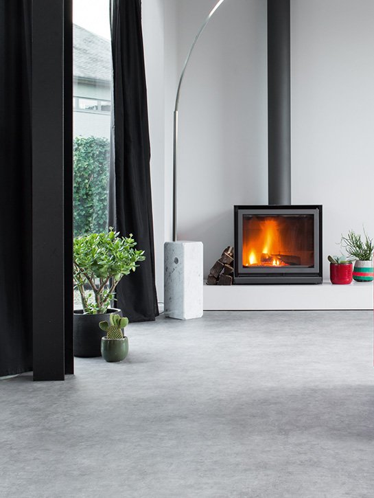 Trendy, strak &amp; zéér voordelig!”
Een trend die al enkele jaren een feit is, de industriële betonlook is niet meer weg te denken uit het interieur. Met de vinylcollectie ‘Construct’ introduceert <a href="/noordman/">Freddy Noordman</a> een zeer betaalbare PVC vloer op 400 cm breed €17.95 pm2 incl leggen