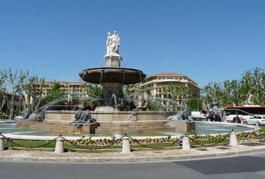 #Aix classée troisième ville la plus attractive de France. La commune gagne trois places entre 2017 et 2018, sa qualité de vie y est soulignée. goo.gl/U5xcNt  #aixmaville