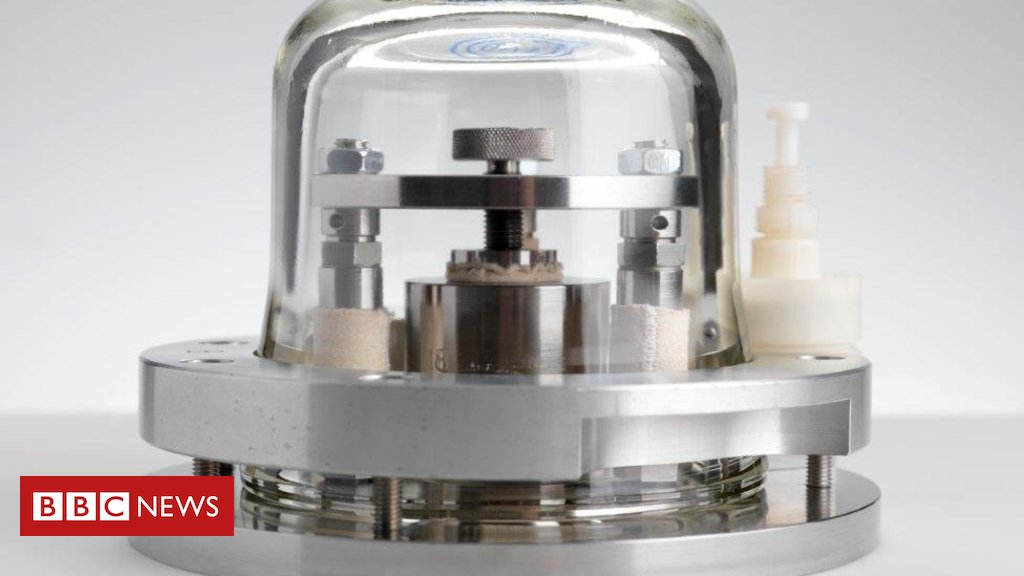 BBCScienceClub's tweet photo. Definition of kilogram set to change https://t.co/Eu916IBDgF https://t.co/mCwbElyPFZ