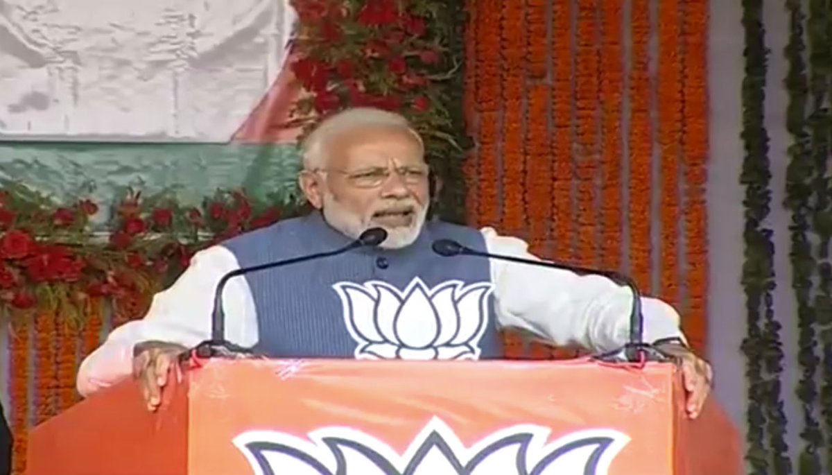 BJP4India's tweet photo. कांग्रेस एक चायवाला प्रधानमंत्री बन गया इसके लिए 125 करोड़ लोगों को श्रेय देने को तैयार नहीं है। ये उनकी अलोकतांत्रिक मानसिकता का परिणाम है जो उन्हें नेहरू जी को ह�� श्रेय देने का मन करता है: पीएम @narendramodi #KamalSangVikas https://t.co/oOcpSHCmts