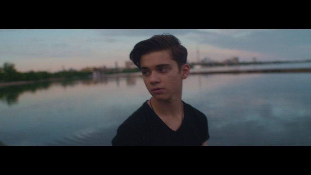 Max Parker razmatazmag.com/2018/max-parke…