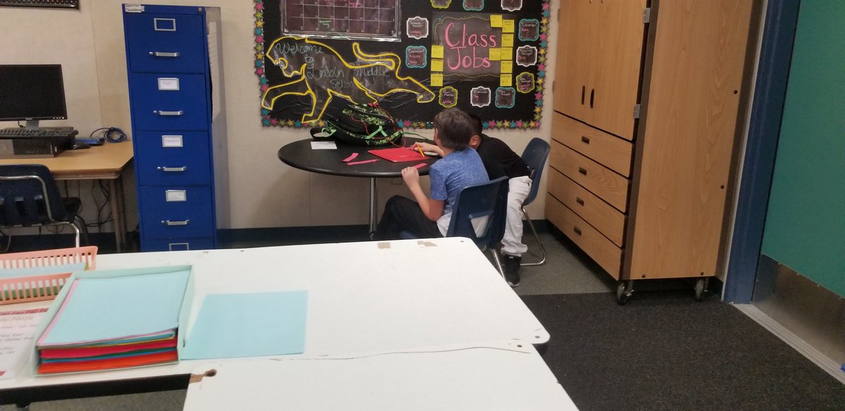 ms_ackerly's tweet image. Working on being thankful in 7th period today with a Garland of Gratitude, finding/creating Thankfulness quotes for our Words of Wisdom Wall, and writing thank you notes to people in our lives. And hammin&apos; it up for the camera 😂 #E8GucciBloom