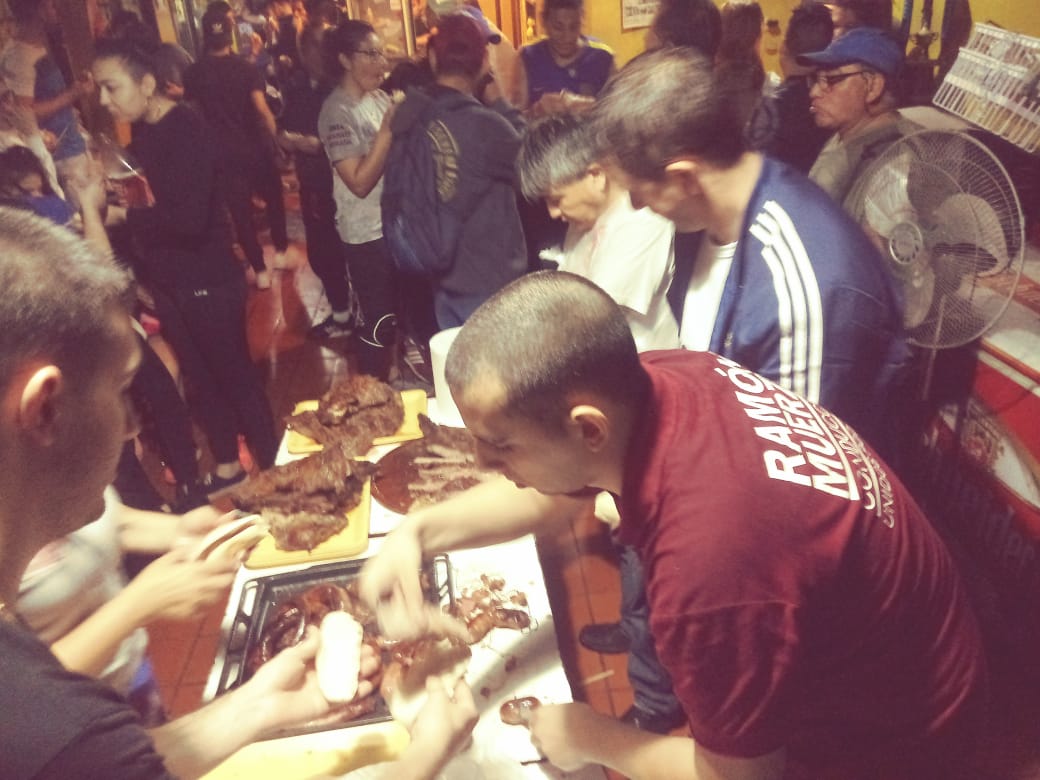 Encuentro deportivo en Barracas hoy compartimos fútbol voley y asado con los compañeras de Plaza VEA! Somos del equipo de @RamonMuerzaSEC Unidos Podemos <a href="/ckbenavento/">claudia benavento</a> <a href="/NicolasIriat/">Nico</a> <a href="/SubOrganizacion/">jose medina</a> <a href="/NicoFarut/">Nicolás Farut</a> <a href="/eldeividquemero/">el deivid</a> <a href="/aldecoto/">alberto aldeco</a>