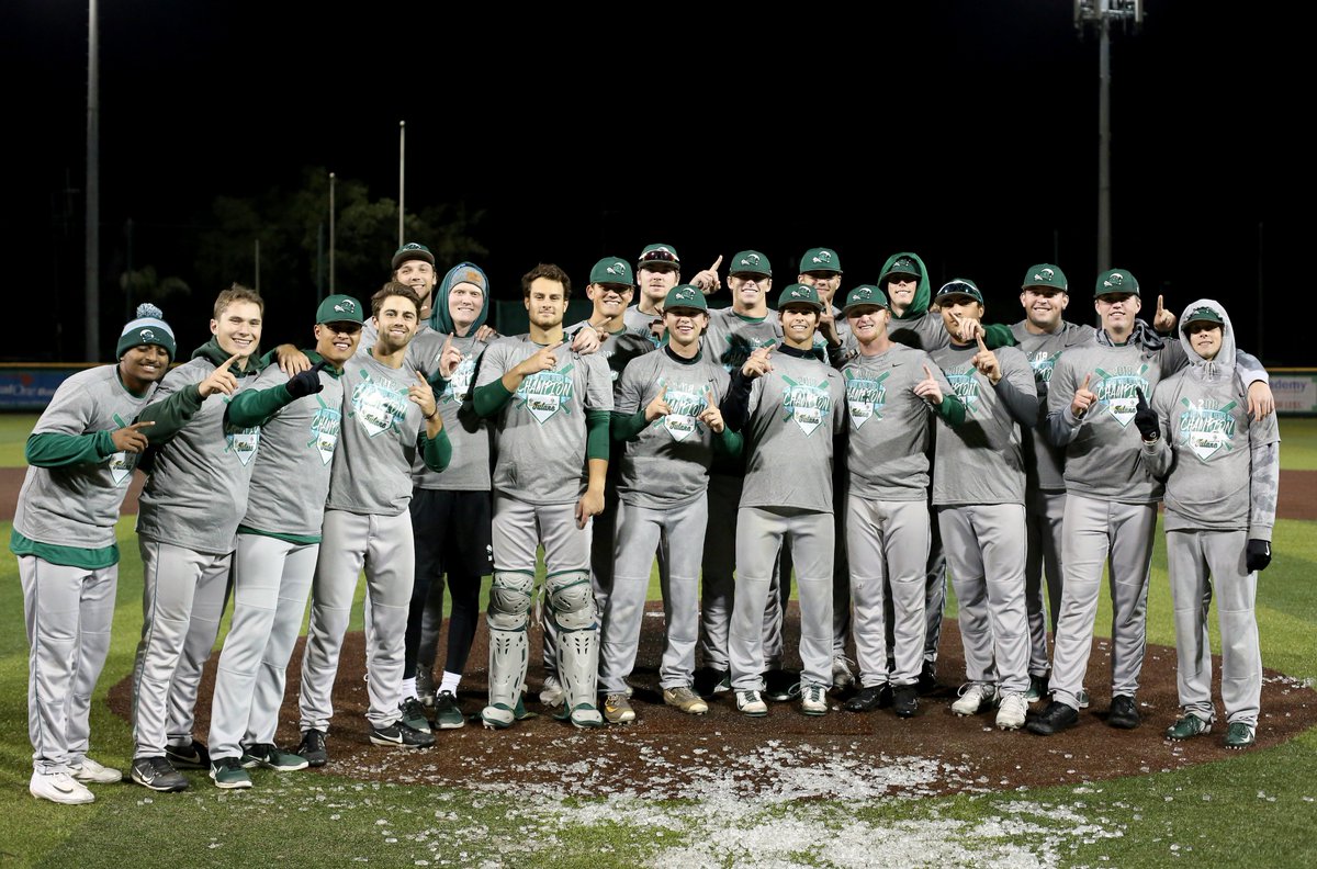 ScroogeDaddy's tweet photo. #AngryWaveWorldSeries Champs! #Tulane #FallBall #RollWave
@GreenWaveBSB https://t.co/Vo3HdONjJv