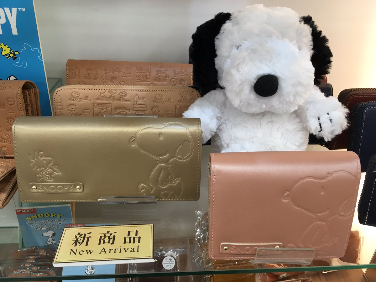 東急ハンズ渋谷店 A Twitter 1bフロアより スヌーピーシリーズ の革財布に新作が入荷しました ゴールドとパールピンクの2色で 長財布と二つ折り財布がございます どちらともカード収納部が沢山あり使いやすいですよ プレゼントにもお勧めです ぜひ ご覧