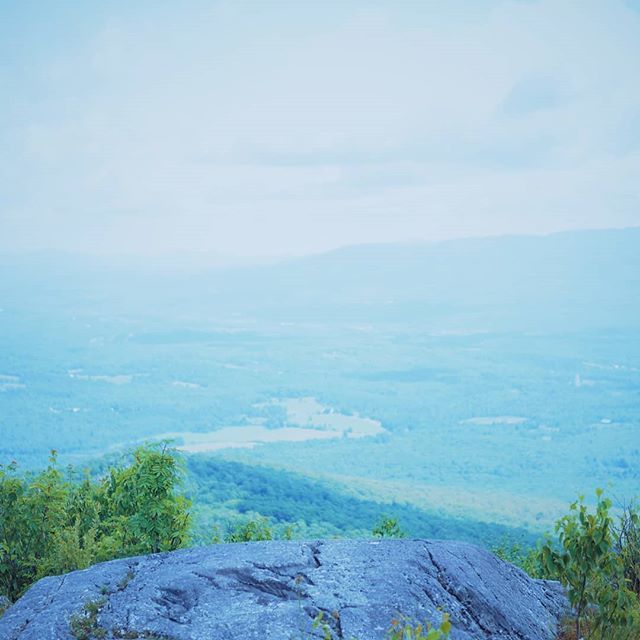 Kembali ke edisi gunung tanpa kebun kopi. Outside, I wanna go outside!
.
#kopi #coffee #nature #sun #outside #blue #outdoor #coffeeoutside ift.tt/2Ke8bFT