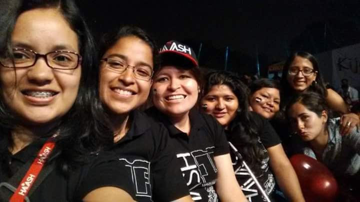 Karen18_nena's tweet photo. @haashoficial porque gracias a ustedes somos una gran familia @haashperu   
#HaAshEsMásQueUnGrammy https://t.co/pQoHWhkiBU