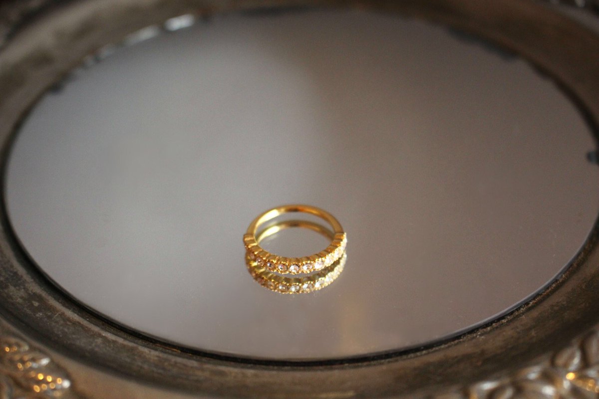 sumo_channel's tweet image. スワロフスキーのハーフエタニティリング  箱付き 1800yen を両国の喫茶ランドリーで販売中です。クリスマスプレゼントにいかがですか？サイズ 10-11号、12-13号。

#フォークリング #forkring  #リング #喫茶ランドリー #minne  #プチプラ #かわいい #marronne #マロンヌ0_0 #マロンヌ #カフェ #両国