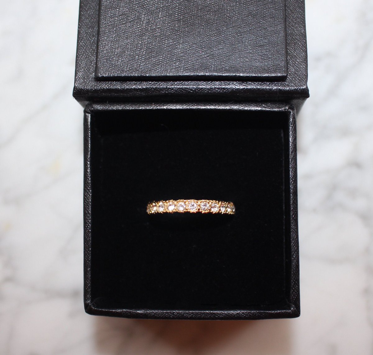 sumo_channel's tweet image. スワロフスキーのハーフエタニティリング  箱付き 1800yen を両国の喫茶ランドリーで販売中です。クリスマスプレゼントにいかがですか？サイズ 10-11号、12-13号。

#フォークリング #forkring  #リング #喫茶ランドリー #minne  #プチプラ #かわいい #marronne #マロンヌ0_0 #マロンヌ #カフェ #両国