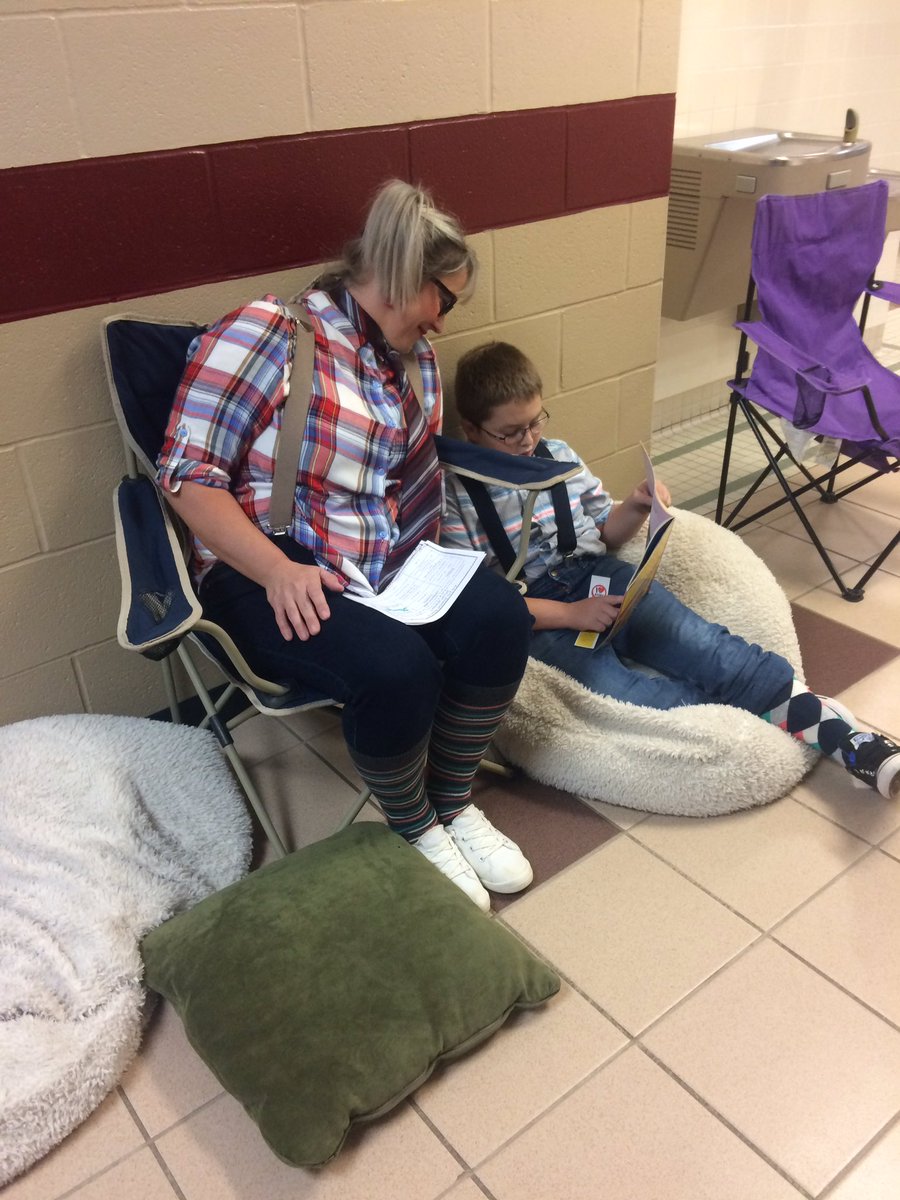 jacksonbronco's tweet photo. Read and Roll at our first Academic Night! Melted my heart seeing these kids reading to their families♥️📚@bozmanbroncos #bozstory18 https://t.co/vZAzdEpXS9