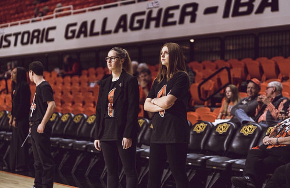 osu_wbbManagers's tweet photo. 📸from tonight’s W! Congrats to @QuintenCollins for receiving the Kurt Budke and Miranda Serna Memorial Scholarship this evening!! https://t.co/16OT1LSNXs