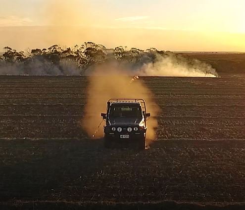 AccufireJohn's tweet photo. Accufires Broadacre Firelighter strikes a chord with graingrowers Australia wide. I wonder if there's interest in the Americas?#hwsc #narrowwindrowburning
Watch the clip.
https://t.co/Q6EFnWmgWO https://t.co/olr7yUr9Bn