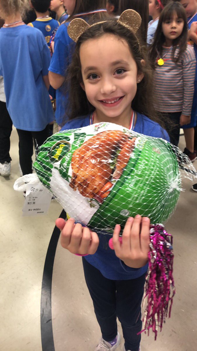 Frawley_First's tweet photo. 🦃 Turkey 🏆winner
🐓Chicken🍗dinner #thankful #huffmanpyp #PTAFunRun https://t.co/b0kWjSulk7