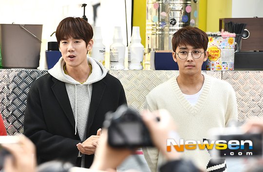 yeonseok_INA's tweet photo. 20181116 #YooYeonSeok & #SonHoJun Funation (Fun+Donation) Project - Coffee ☕ Friends
📷 https://t.co/7NHAuKJZJA
#유연석 #손호준 #커피프렌즈 #퍼네이션프로젝트 #coffefriends #funation #funationproject https://t.co/Dj5WGyZZK8