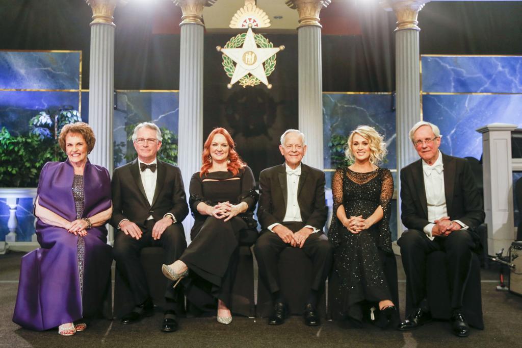 Carrie_Fansite's tweet photo. #paulallen #moanderson #reedrummond #davidRainbolt #jonrStuart #CarrieUnderwood #Oklahoma #okies #OklahomaHallofFame https://t.co/9O10PSNjSY