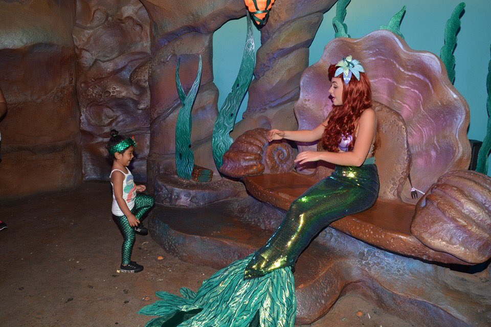Anelsa0213's tweet photo. #arobotcouldnever @DisneyPhotoPass https://t.co/1rmU1ChiG6