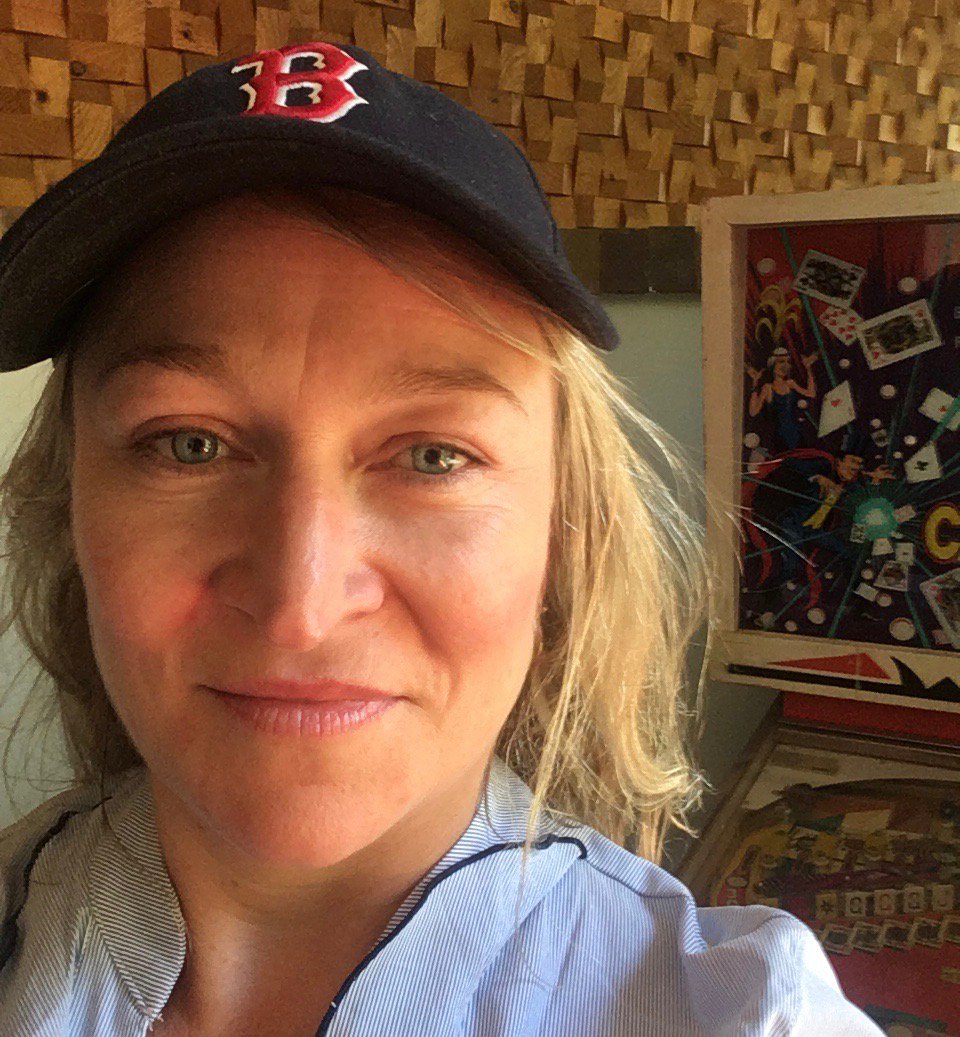 scoutvoicegames's tweet photo. Holly Myers has her game face on before she steps into the booth to do what she does best. Best FX can we challenge you to a pinball tournament?
#ScoutVO #VoiceOver #HollyMyers #Adelaide #BestFX #Advertising #Television #radiotherapy https://t.co/l1eivYcHjt