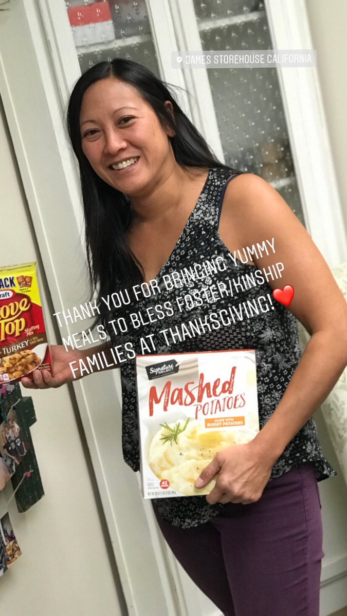 JamesStorehouse's tweet photo. Just returning to their homes after being evacuated, community members are creating Thanksgiving baskets full of donated food for foster and kinship families in need. #TOSTRONG #ThousandOaksStrong #805strong https://t.co/hjaNVlVpdk