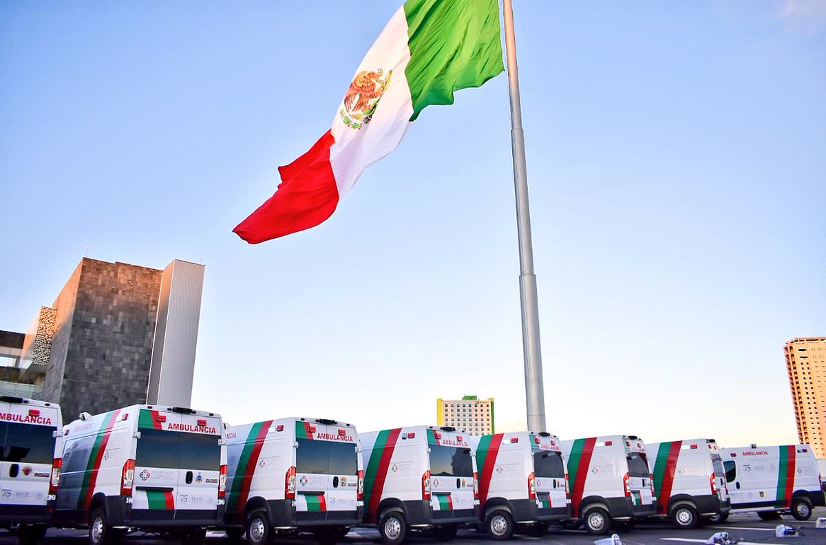 JoseNarroR's tweet photo. ¡Seguimos fortaleciendo la #InfraestructuraDeSalud de las 32 entidades federativas! Hoy en #Puebla, gracias a las gestiones del @PBPSALUD, entregamos un total de 96 ambulancias 🚑 (3 para cada entidad). #XXIICONASA https://t.co/8Ql8Dqiplg