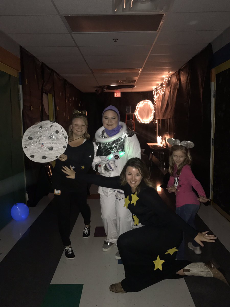 whitneygordon12's tweet photo. We all had so much fun at our LWE Literacy Night. It was really "Out of this World!" It was awesome to see so many smiles tonight, it made it all worth it! I love my school! 💙💛💙💛#doitthelearningway #literacynight #lwe https://t.co/vfVmwGsQer