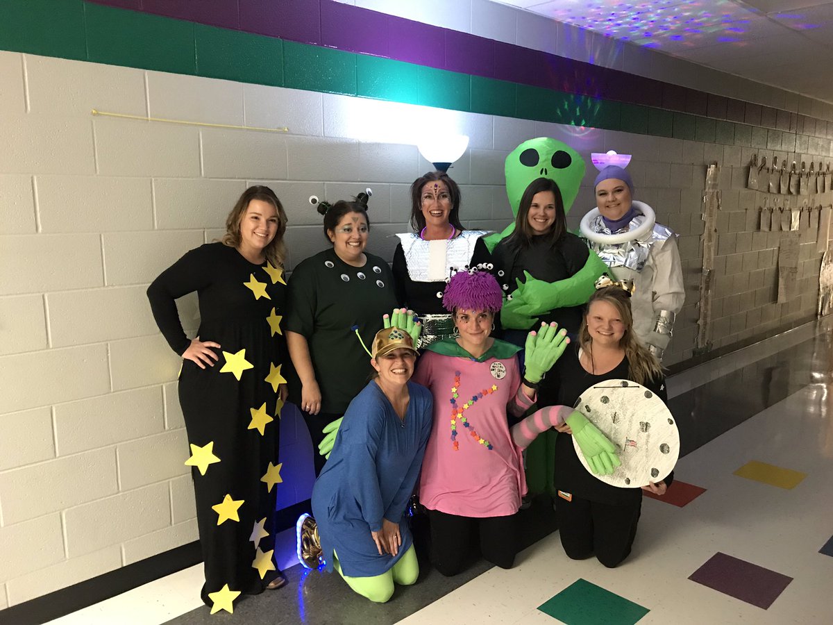 whitneygordon12's tweet photo. We all had so much fun at our LWE Literacy Night. It was really "Out of this World!" It was awesome to see so many smiles tonight, it made it all worth it! I love my school! 💙💛💙💛#doitthelearningway #literacynight #lwe https://t.co/vfVmwGsQer