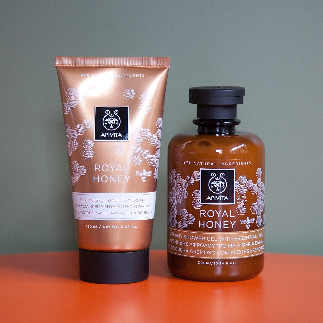 🐝Creamy, rich, divine: how we characterize in three words our #Royal #Honey body range! 
If you love sweet #scents this #body range will become your go-to #winter #essential.
Shop now ➡️ow.ly/zyMk50jvnhw
#apivita #naturalproducts #crueltyfreeproducts #skin #royalhoney