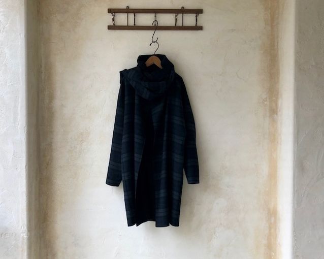 omotesando_nr's tweet photo. POOL BY CLASS ダブルフェイスコート
冬の定番ブラックチェック柄を用いたコート。
柔らかなタッチのウール素材で着心地も抜群です。
コートの首元にはマフラー付きで、そのまま垂らしたり、ぐるっと巻いたりと、着方のアレンジをお楽しみいただけます。
#nestRobe #ネストローブ #POOLBYCLASS https://t.co/eEA3rcBicU