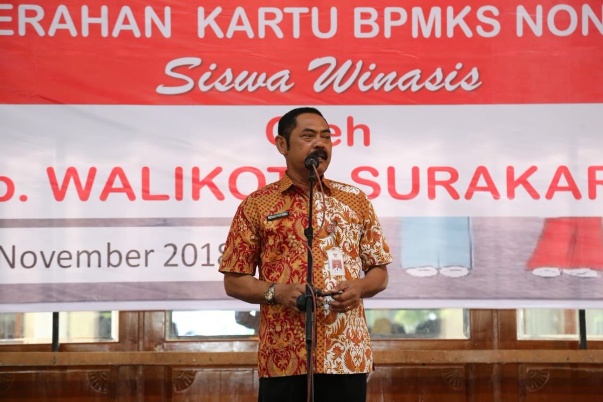 PDI_Perjuangan's tweet photo. Walikota Surakarta FX. Hadi Rudyatmo membagikan 20.050 Kartu BPMKS non tunai "Siswa Winasis" untuk Siswa SD, SMP, SMA/K & SLB di Pendhapi Gede Balaikota Surakarta, Kamis (16/11/2018).
#PDIPerjuanganM3nang
#SoloWasis
#BPMKS
#SiswaWinasis
#Solo3WMP https://t.co/WEGnQu1Slh