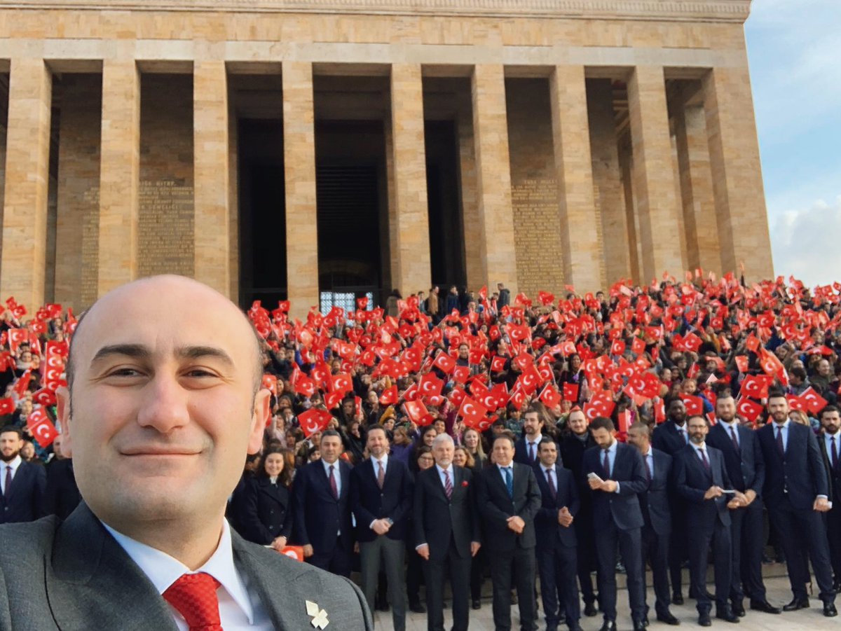 HuseyinYucell's tweet photo. Binlerce öğrencimizle ve takımımızın oyuncularıyla Atamızın huzurundaydık. Emanetiniz BK ailesinin yüreğinde ve ellerinde yücelecektir. https://t.co/mIt58QeGwY
