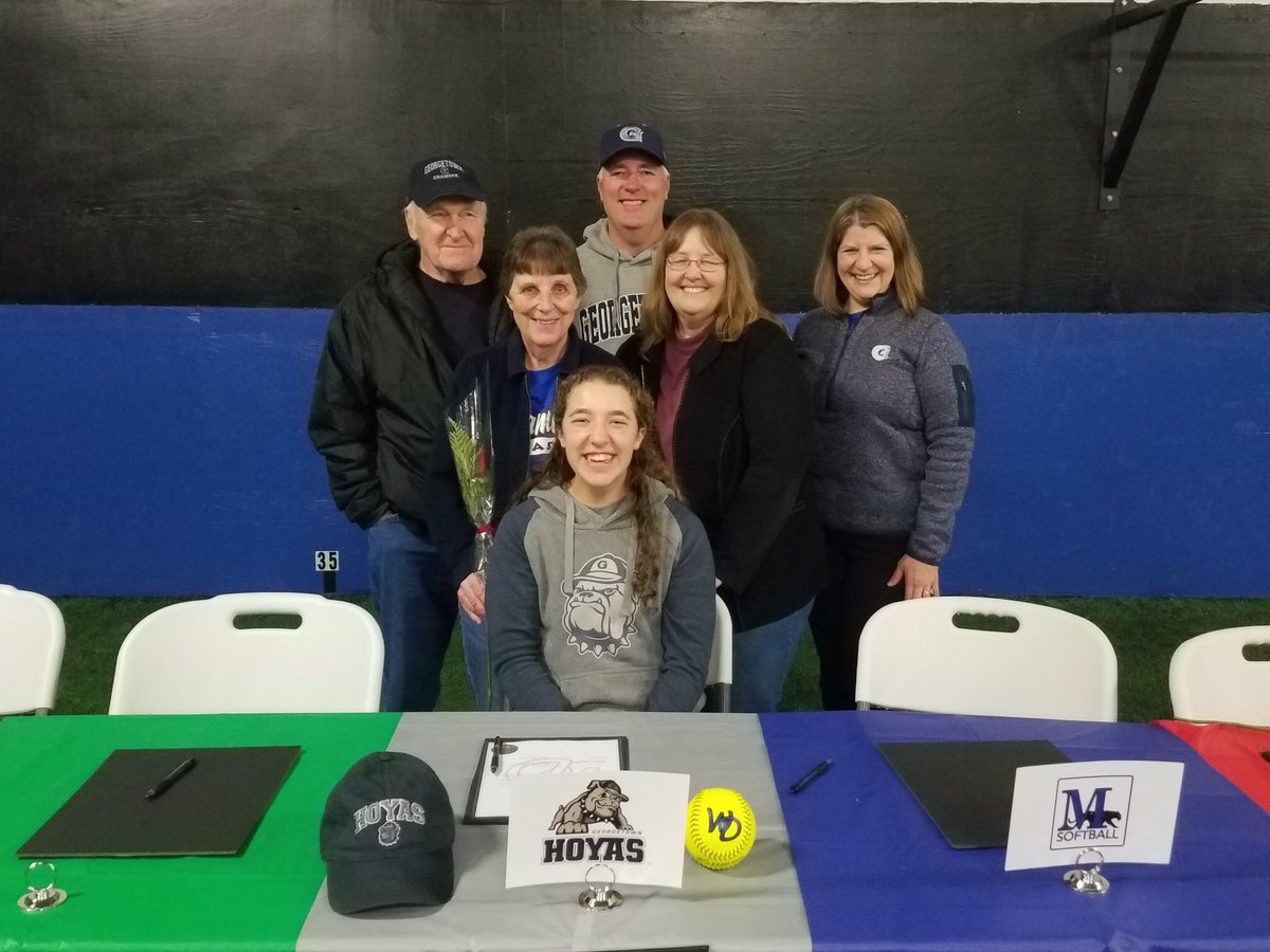 congdonautumn's tweet image. Today was nothing short of mystical. The verbal became written, and this dream took another step toward reality! Special thank you to my built-in support system (1), my stellar teammates (2-3), and my inspiring coaches (2,4) - not all pictured, of course. And the grind continues!