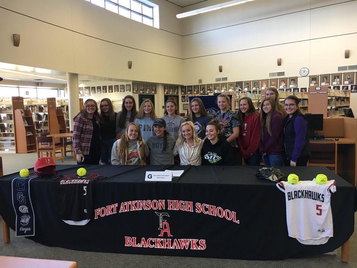 congdonautumn's tweet image. Today was nothing short of mystical. The verbal became written, and this dream took another step toward reality! Special thank you to my built-in support system (1), my stellar teammates (2-3), and my inspiring coaches (2,4) - not all pictured, of course. And the grind continues!