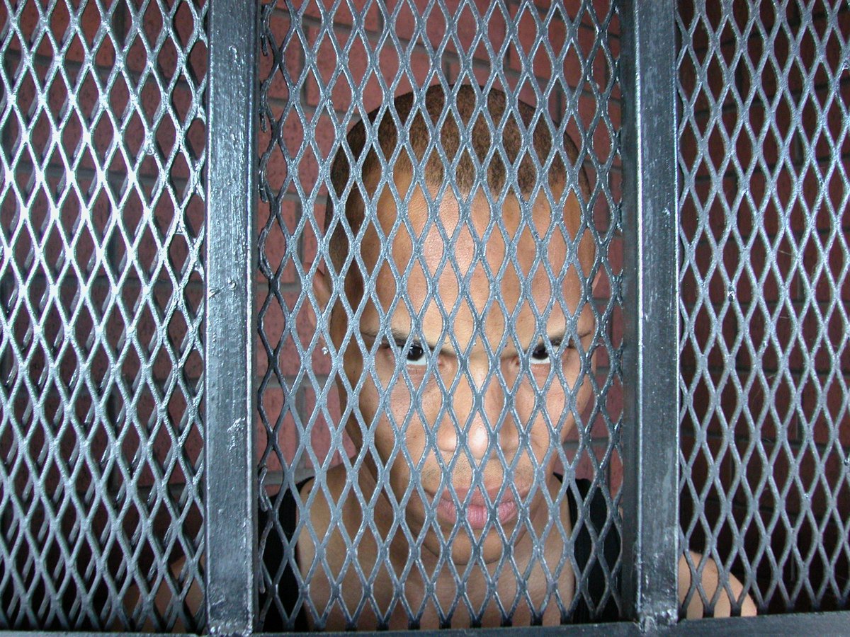 "...it's a fo'-feit (forfeit) cuz of po' (poor) spit / hidin' out like a pimp without a perm kit..." 😆🤣 -Mista Stunt, "Icu" The Refinement album. This shot of Mista Stunt is from 1st gabfest photo shoot around '04📸. #gabfestlegacy