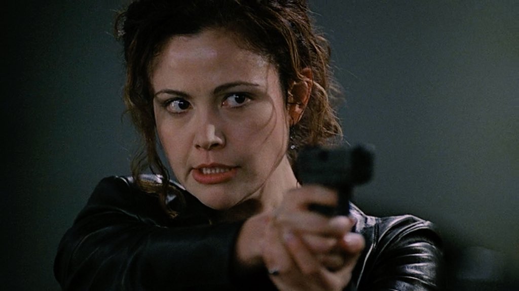 Starg8rocks's tweet photo. Michelle looking badass while having to do a hard and unfortunate thing. I feel bad for her ☹️. She’s so strong though. #24Fox #24Rewatch #24Season3 #MichelleDessler #ReikoAylesworth https://t.co/Z410bWfY7P